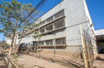 Prédio comercial com 2 pavimentos e estacionamento para 20 veículos
