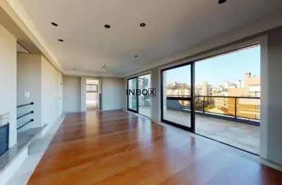 Cobertura espetacular de 360m² com vista permanente e 3 suítes