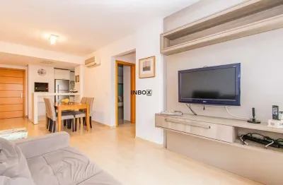 Apartamento mobiliado com 2 dormitórios, suíte e vaga