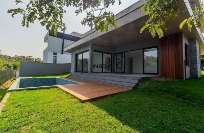 Casa alto padrão em condomínio fechado - 4 suítes e lazer completo