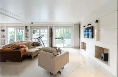 Casa em condomínio com 5 suítes, 375m² , 4 vagas e infraestrutura de clube