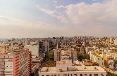Cobertura com 3 dormitórios, 4 vagas e 493m² privativos