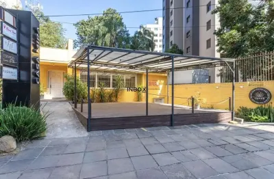 Casa comercial ampla com 6 salas, lareira, cozinha industrial e 3 vagas