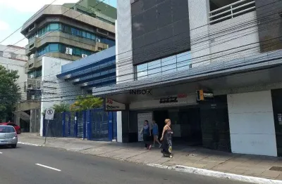 Locação de prédio comercial com 3 pavimentos e 10 estacionamentos