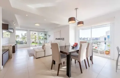 Exclusiva cobertura horizontal mobiliada com 1 suíte, 2 vagas e terraço panorâmico