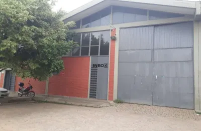 Pavilhão com 750 m², pé direito alto e excelente estrutura