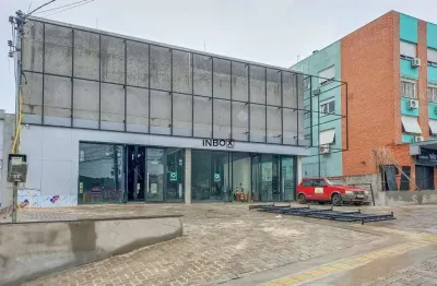 Imóvel comercial com 670m², estacionamento amplo e localização estratégica