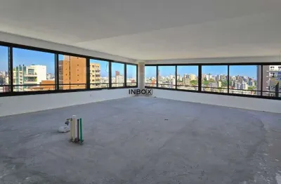 Alto padrão construtivo, 3 dormitórios em andar alto no bairro petrópolis em porto alegre.