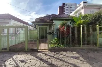 Casa com 03 dormitórios e 4 vagas no menino deus, porto alegre