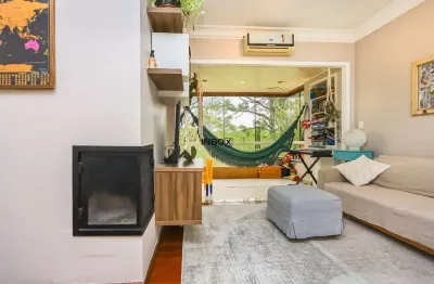 Apartamento semimobiliado com 3 dormitórios, suíte, churrasqueira e garagem