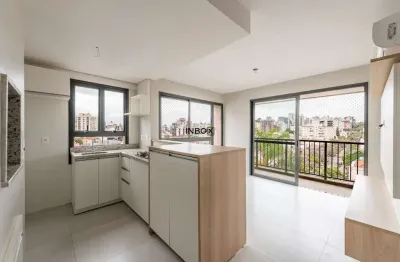 Apartamento semimobiliado no brick 962 com 2 dormitórios sendo 1 suíte e 72,10 m², rio branco, porto alegre/rs.