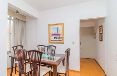 Apartamento a venda de três dormitórios no bairro floreta porto alegre