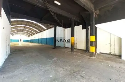 Depósito com 1.800m² , 6 vagas de estacionamento e acesso por duas ruas