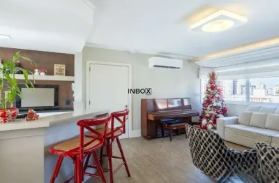 Apartamento reformado em andar alto, com 2 dormitórios, suíte e vaga