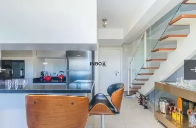 Apartamento duplex com 57 m² de área privativa, semimobiliado, 1 dormitório, 1 suíte, 2 vagas