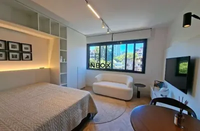 Loft com 28m² de área privativa, mobiliado, dormitório integrado ao living, 1 vaga