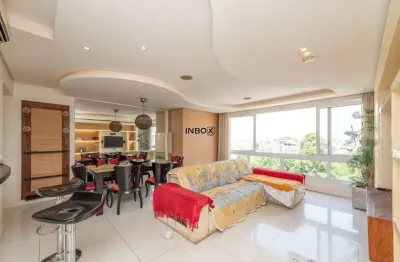 Amplo apartamento com 105m², 3 dormitórios, suíte, sacada com churrasqueira, garagem e infraestrutura de clube