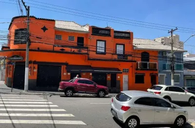 Prédio comercial com apartamentos na parte superior para venda