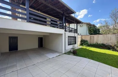 Casa com 3 quartos para alugar na Rua Hilda Reddin, 36, Santo Antônio, Joinville