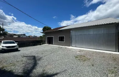 Casa com 3 quartos para alugar na Rua São Bonifácio, 420, Petrópolis, Joinville