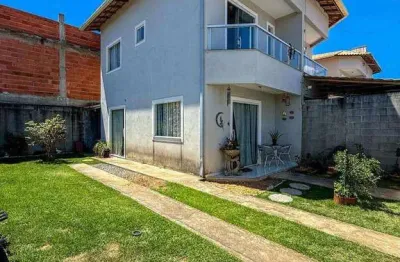 Casa duplex de esquina a 200m do mar – 2 suítes e quintal enorme em são francisco, jacaraípe!