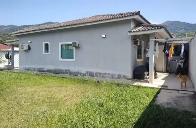 Casa linear com quintal, 3 quartos, próximo ao largo do rio da prata