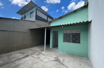 Casa linear,  quintal, 2 quartos, próximo a estrdada da cachamorra