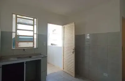 Casa com 2 quartos para alugar na Vila Carbone, São Paulo 