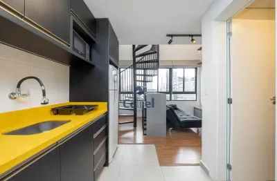 Duplex finamente mobiliado no centro com vaga, raridade