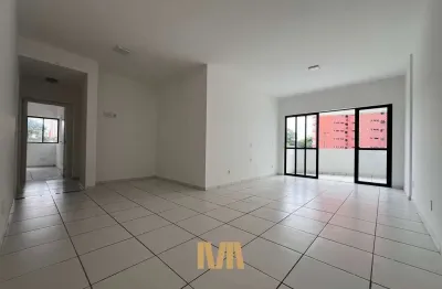 Aluga-se | apartamento 125m² | 03 suítes | dce no bairro ilhotas