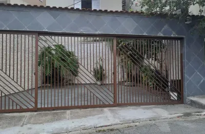 Ótima casa térrea com 2 dorms.  e adicional de 1 quarto e 1 banheiro na parte superior com área de lazer.