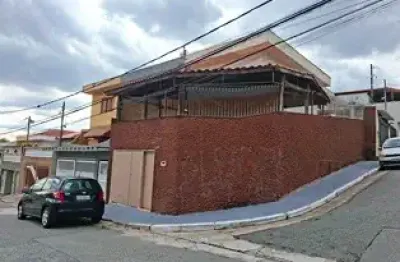 Lindo sobrado c/2 vagas, 2 quartos, 2 banheiros, churrasqueira .