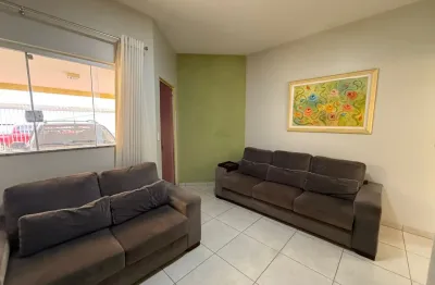 Casa com 3 quartos à venda no Setor Central, Rio Verde 