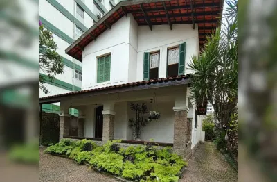 Magnífico sobrado com 635m² - potencial para moradia e comércio!