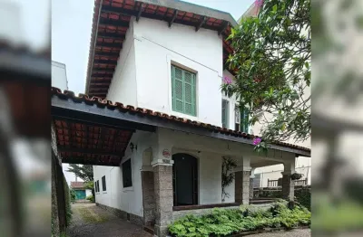 Magnífico sobrado com 635m² - potencial para moradia e comércio!