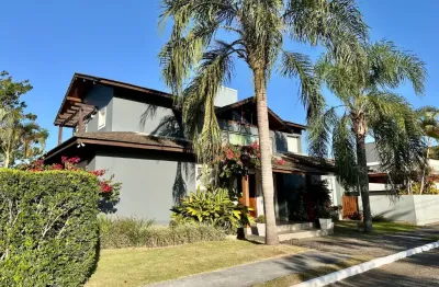 Casa à venda em florianópolis com 3 suítes, academia e 4 vagas de garagem