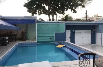 Casa de condomínio para venda tem 444 metros quadrados com 5 quartos