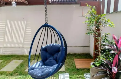 Excelente casa no condomínio alliance house localizada no intermares