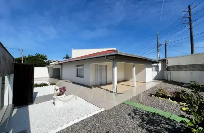 Casa para Venda no bairro Centro, localizada na cidade de Guaratuba/PR.