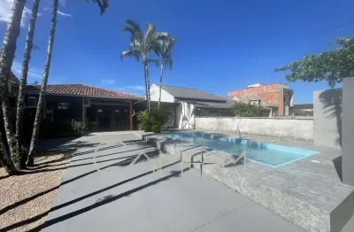 Casa com 3 quartos para alugar na Rua Uruguai, 514, Nereidas, Guaratuba