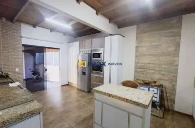 Ampla casa, 3 quartos sendo 1 suíte à venda no bairro centro em itajaí