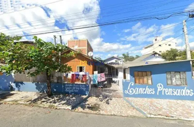 Terreno com 02 casas no bairro municípios, balneário camboriú