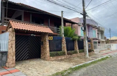 Casa ampla com 3 suítes e área de festas à venda, são judas, itajaí