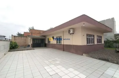 Venda: casa com amplo terreno de 351m² e 4 dormitórios, centro, navegantes