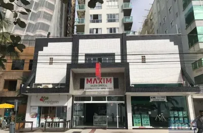 Sala comercial com mezanino na galeria maxim. centro. (balneário camboriú).