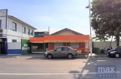 Amplo terreno em localização privilegiada no centro da cidade, 306 m²