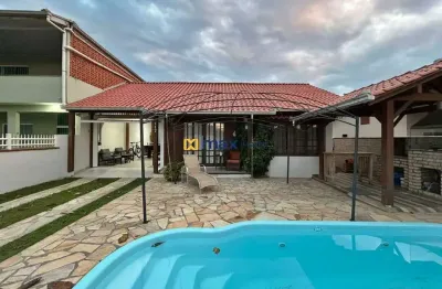 Venda: casa com piscina 4 quartos, meia praia, navegantes