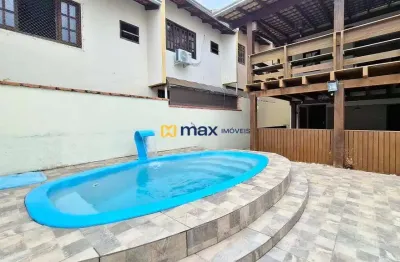 Ampla casa com 3 dormitórios (1 suíte) à venda no bairro fazenda em itajaí