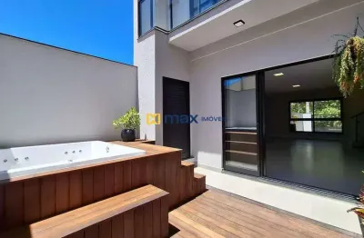 Amplo sobrado geminado com 3 suítes à venda no bairro cabeçudas em itajaí