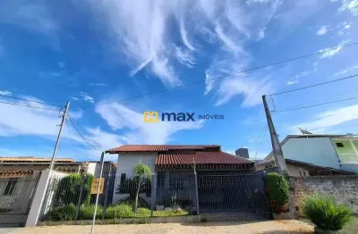 Casa Comercial com 3 amplas salas e mais 7 cômodos. Bairro São Vicente, Itajaí